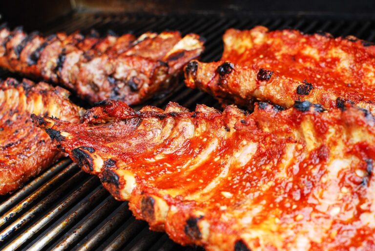 How to Cook Ribs Using a Charcoal Grill